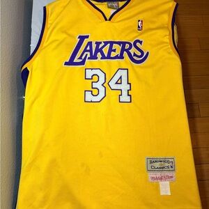 Mitchell & Ness Hardwood Classics by Shaquille O’Neal (#34) – Lakers